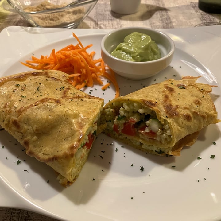 photo of Ristorante Vegano Biologico La Lanterna tabulè di miglio in sfoglia di ceci con guacamole shared by @manuveg76 on  20 Aug 2022 - review