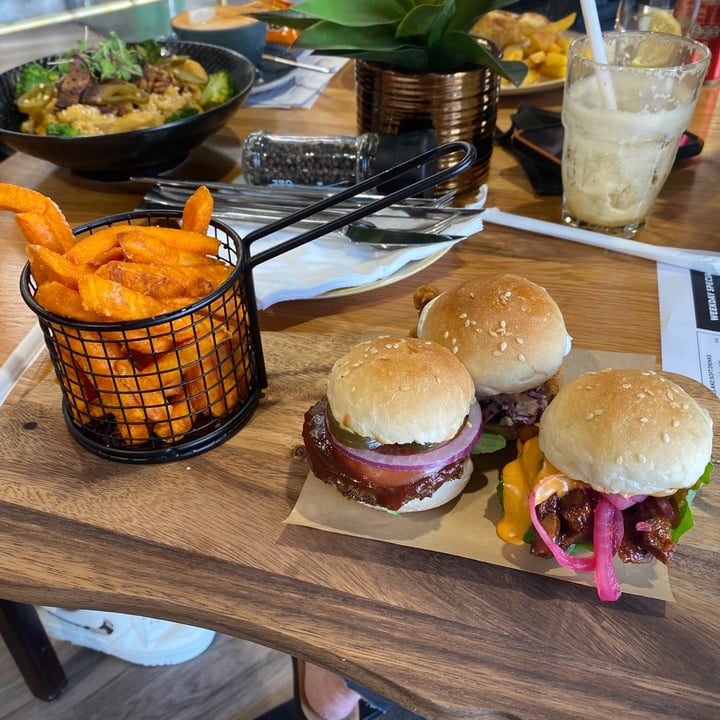 review photo of Kaylee's Eatery Trio of sliders shared by @jacquivo on 02 May 2021 - review