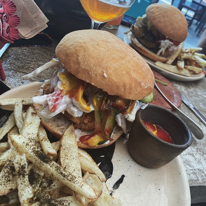 review photo of Los Loosers Burger Crispy shared by @paulinahgr on 04 May 2021 - review