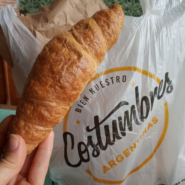 photo of Costumbres Argentinas Cornetto Vegano shared by @hua on  12 Jun 2020 - review