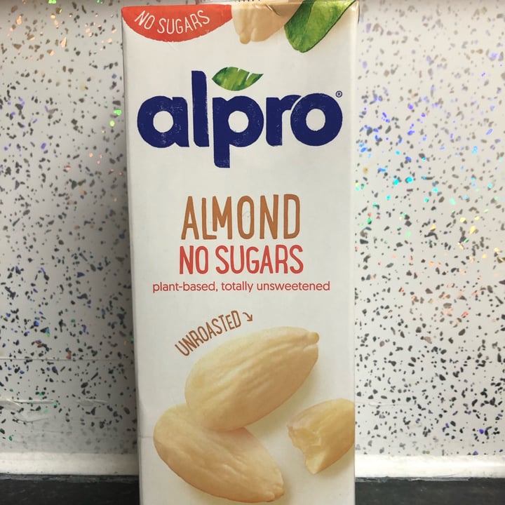 photo of Alpro Unroasted Unsweetened Almond Milk shared by @rubinalabozzetta on  23 Mar 2022 - review