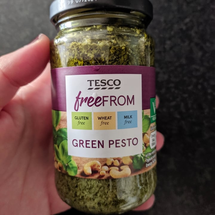 photo of Tesco Free From Green pesto shared by @luanitafnt on  29 Nov 2022 - review