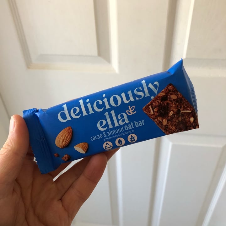 photo of Deliciously Ella Cacao and Almond Oat Bar shared by @yourlocalvegan on  26 Nov 2021 - review