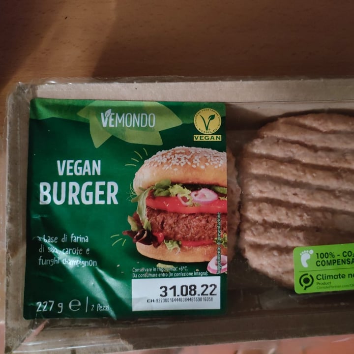 photo of Vemondo  burger farina di soia, carote e funghi shared by @irenesandri on  31 Aug 2022 - review