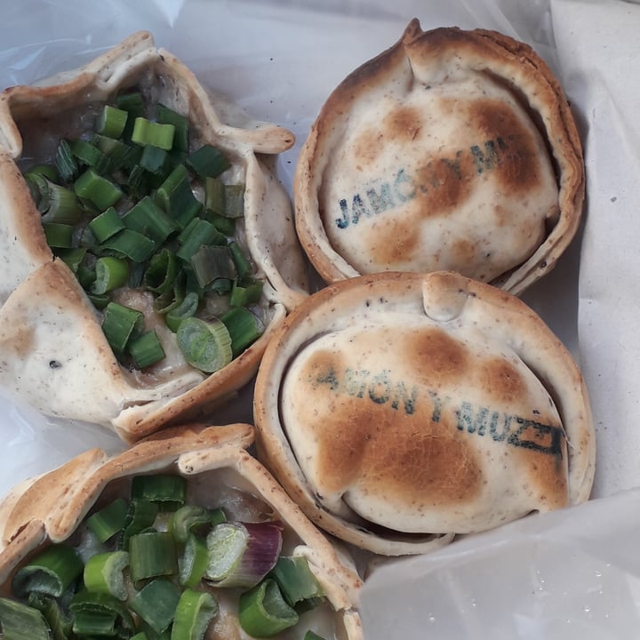 photo of Heaven (Delivery and Take-away) Empanadas shared by @vaninadls on  03 Jun 2021 - review