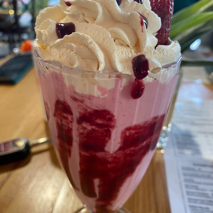 photo of Kaylee's Eatery Strawberry Milkshake shared by @kateemma5 on  13 Sep 2022 - review