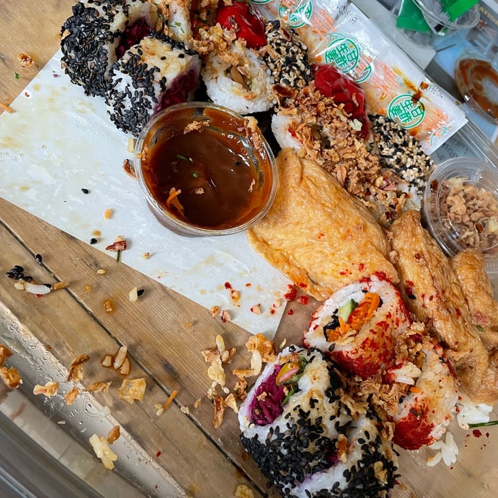 photo of Costco Classic vegan sushi platter shared by @lucyjseward on  23 Jul 2022 - review