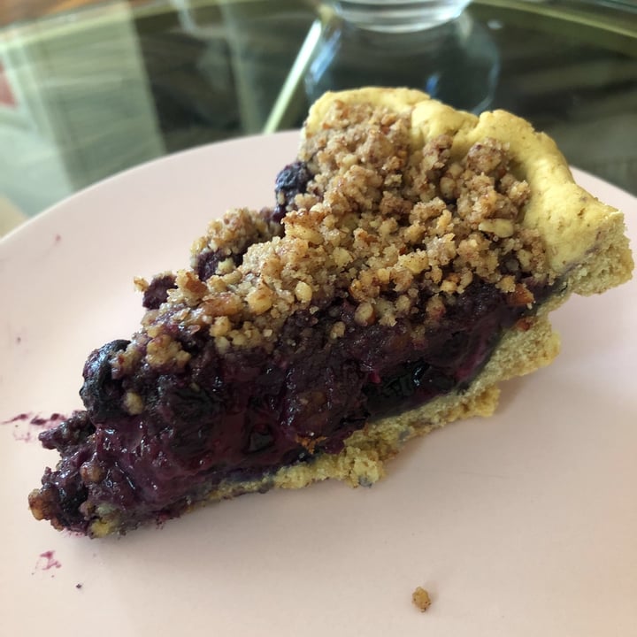 photo of the good good | Vegan Kitchen + Bakeshop Gluten-free blueberry crumble pie shared by @mmaisto on  05 Jun 2021 - review