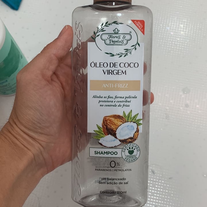photo of Flores & Vegetais Shampoo Óleo de Coco Virgem shared by @marcialeitesantiago on  27 Apr 2022 - review