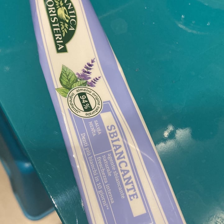 photo of Antica erboristeria Dentifricio sbiancante shared by @licivegan on  24 Nov 2021 - review