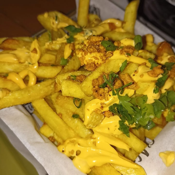photo of We Can Veg It Batata frita com molho cheddar e soy bit bacon shared by @lucorrea on  09 Jun 2022 - review