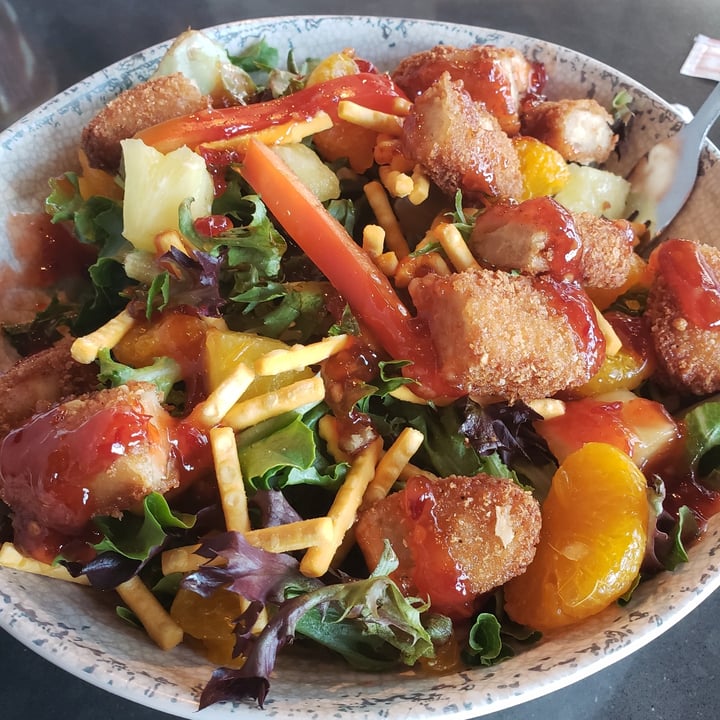 photo of St-Hubert Express salade Bangkok végé shared by @alexfoisy on  11 Jul 2022 - review