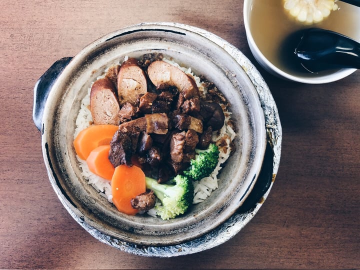 photo of Vegetarian Villas Hong Kong Claypot Rice shared by @consciouscookieee on  18 Aug 2018 - review