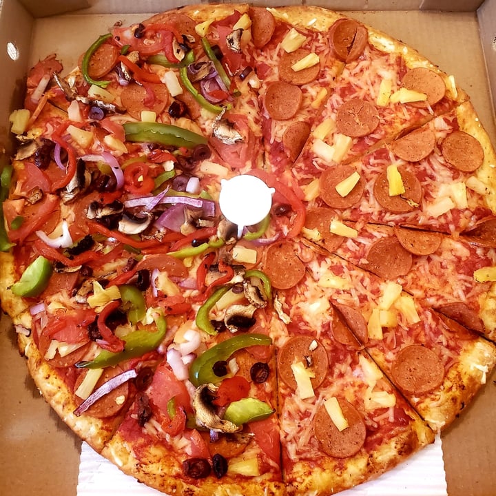 photo of Pizza Pizza Vegan Pizza shared by @greenaphrodite on  29 Jan 2022 - review