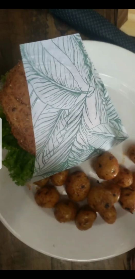 review photo of Lenteja Express Hamburguesa Especial shared by @locabra1 on 18 Sep 2019 - review