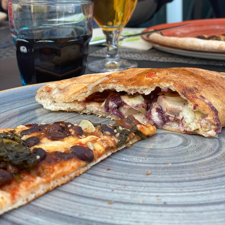 photo of Pizzeria Controvento Calzone sorpresa shared by @lariss1981 on  25 Nov 2021 - review