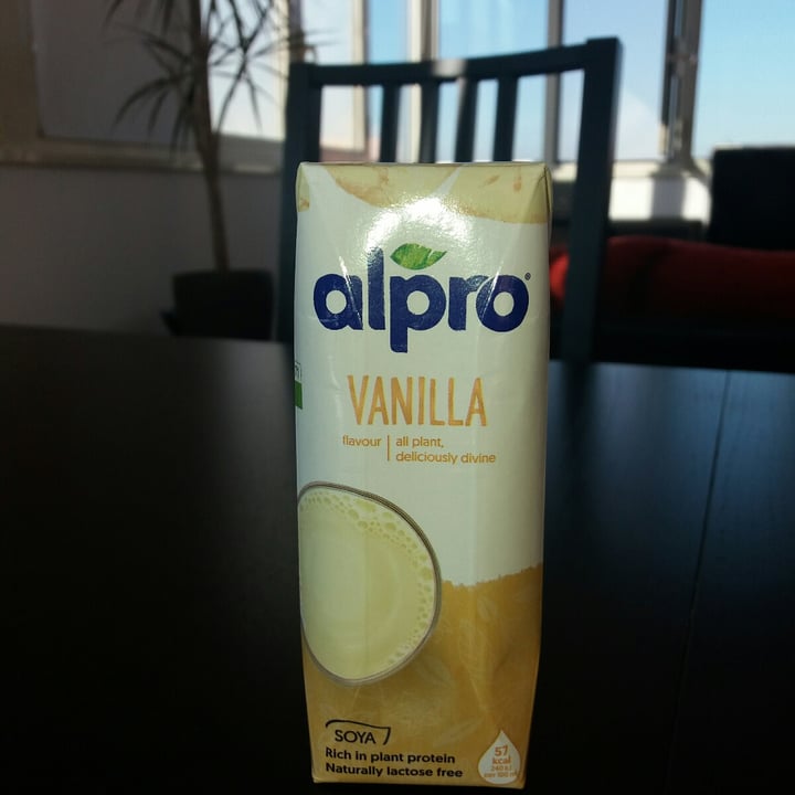 photo of Alpro bevanda di soia aromatizzata vaniglia shared by @federicatonti1973 on  20 Oct 2021 - review