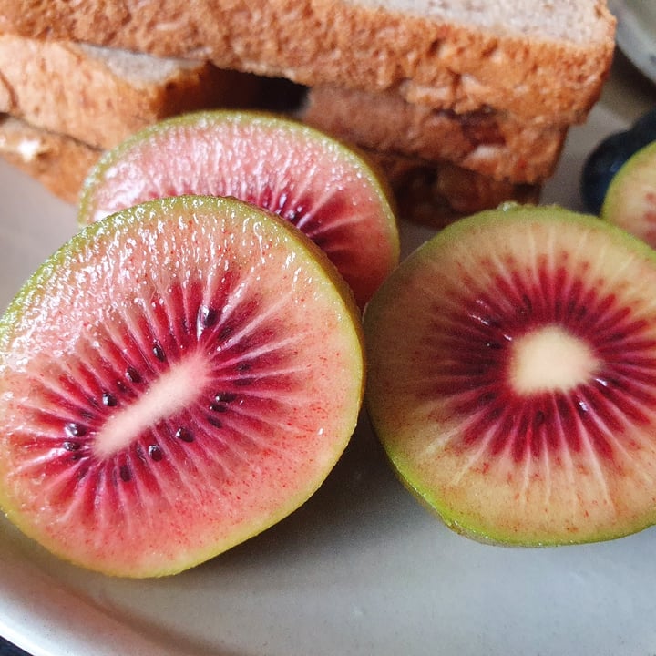 photo of Zespri Red Kiwi shared by @mushroomtarian on  18 May 2022 - review