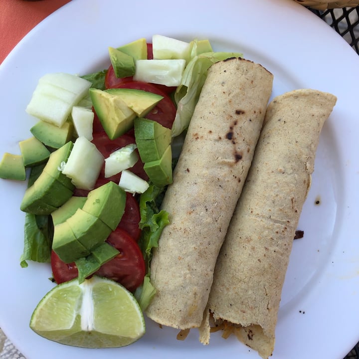 photo of La Casa Del Pan, Panadería, Tienda y Restaurante Vegano y Vegetariano Taquitos De Setas shared by @basedoncaffeine on  09 Oct 2020 - review