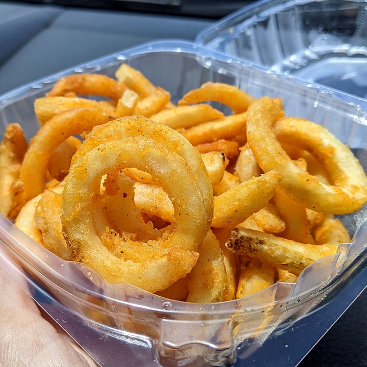 photo of Veegos Curly Fries shared by @veggieassassin on  31 Jul 2022 - review