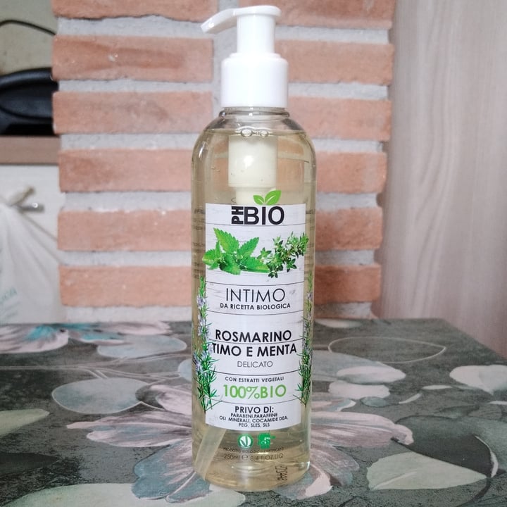 photo of Phbio Detergente intimo rosmarino, timo e menta shared by @megghy on  10 Jun 2022 - review