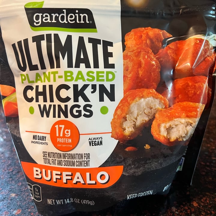 photo of Beyond Meat ultimate plant based chick’n wings buffalo flavor shared by @bananagram on  01 Jun 2022 - review