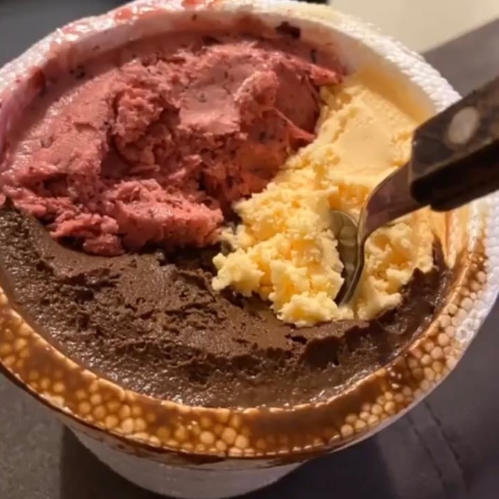 review photo of Lucciano´s Palermo Soho Helado de chocolate 70% y patagonia shared by @dagustina on 04 Apr 2021 - review