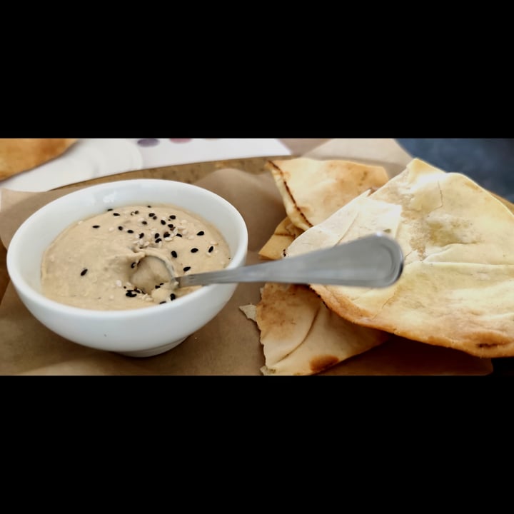 photo of Vivi Bistrot Hummus Con Pita Croccante shared by @animalsavematteo on  12 Oct 2021 - review