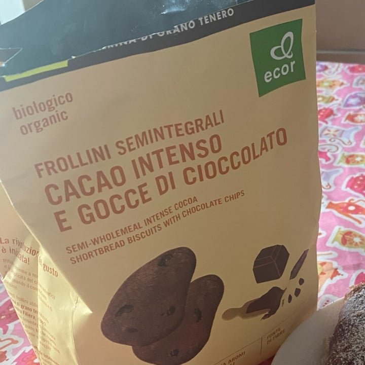 review photo of Natura Sì Frollini Semintegrali Cacao Intenso E Gocce Di Cioccolato shared by @manuesp on 28 Nov 2021 - review