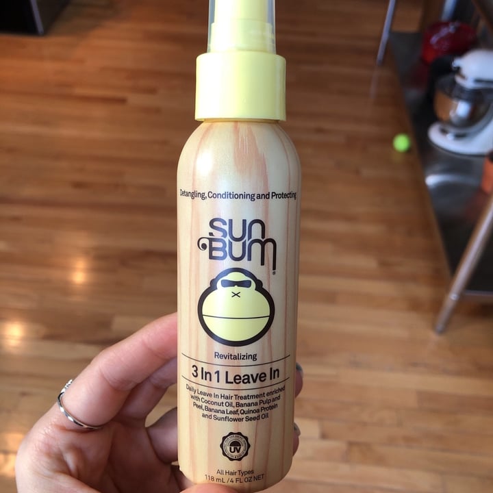review photo of Sun Bum 3 In 1 Leave In shared by @giishet on 01 Dec 2020 - review