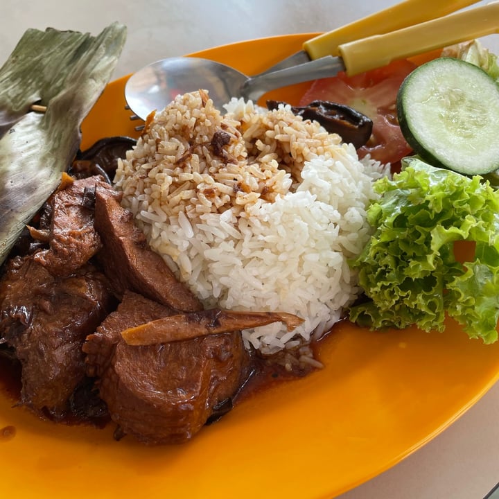 review photo of Victor's Vegetarian Food Vegan Mushroom Chicken Rice shared by @ratatouvege on 28 Aug 2021 - review