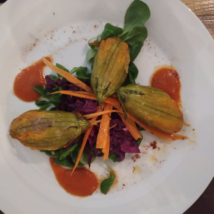 review photo of L'Orto già Salsamentario - Vegan & raw food fiori di zucca ripieni di tofu affumicato shared by @veganabillon on 29 Sep 2022 - review