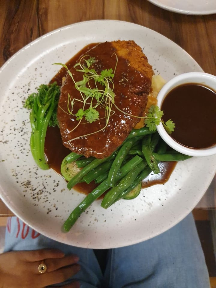photo of Yavanna Schnitzel with mash, gravy and greens shared by @ethicurean on  26 Jun 2019 - review