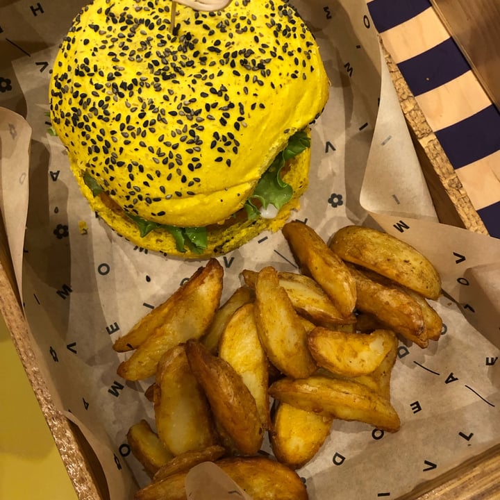 photo of Flower Burger Funky Cecio shared by @frappa on  30 Oct 2022 - review