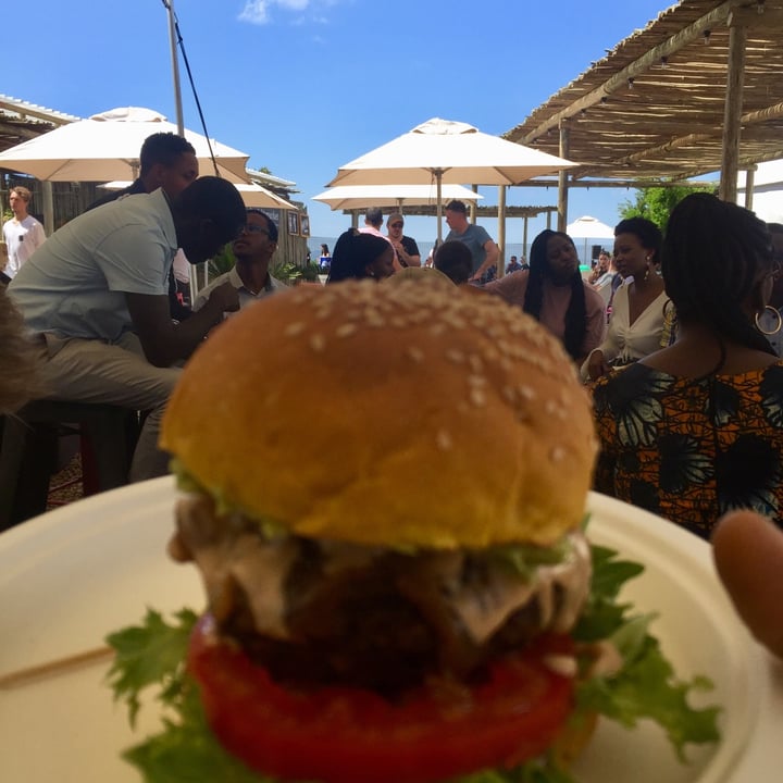photo of Scheckter's RAW Gourmet Best Vegan Burger (BVB) shared by @theconscioushustle on  02 Aug 2020 - review