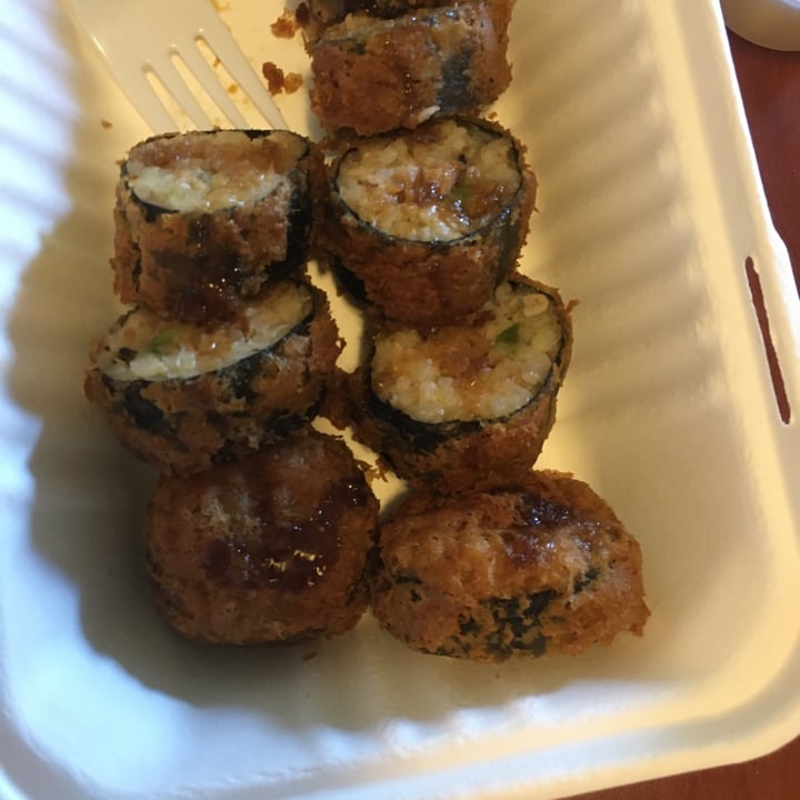 review photo of V.L.C. Vegan Eatery Crunch Roll shared by @leafygreensart on 14 Nov 2020 - review