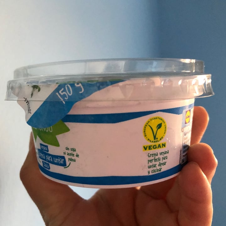 photo of Vemondo Vegan cream spread shared by @anaiturrizar on  11 Dec 2021 - review