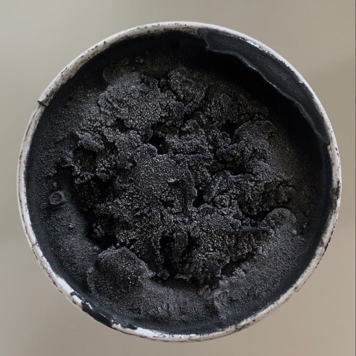 review photo of Kind Kones Charcoal Vanilla Ice Cream shared by @priscestelle on 24 May 2020 - review
