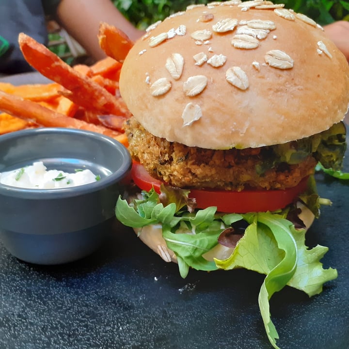 photo of The Green Affair Chickpea curry burger shared by @itsaso on  11 Sep 2020 - review