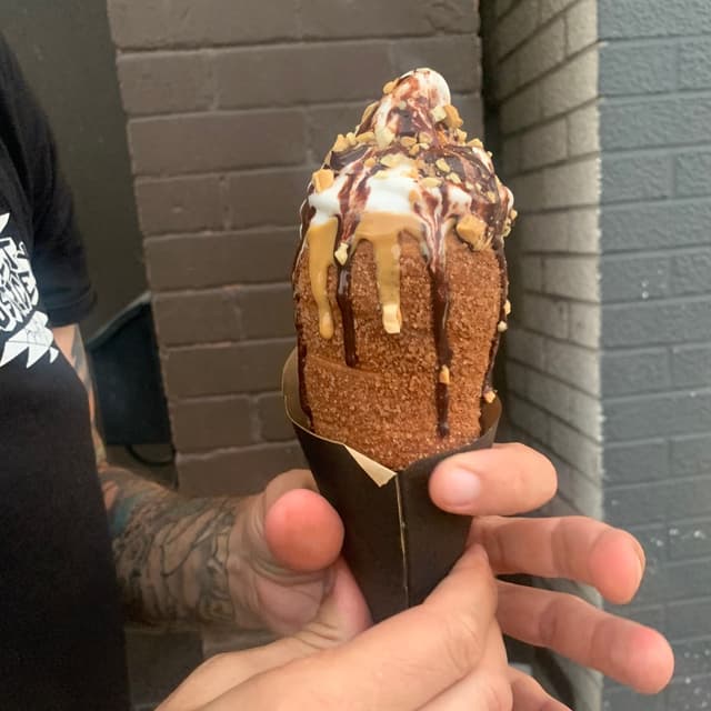 Foto do prato “peanut butter and chocolate cone”