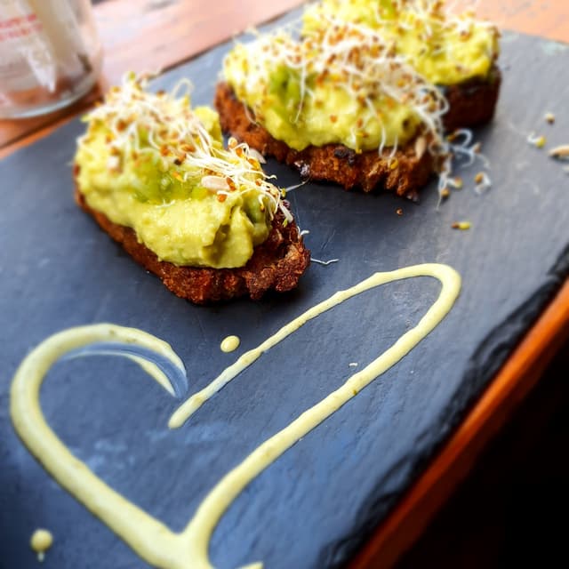 菜肴“Avo toast starter”的照片
