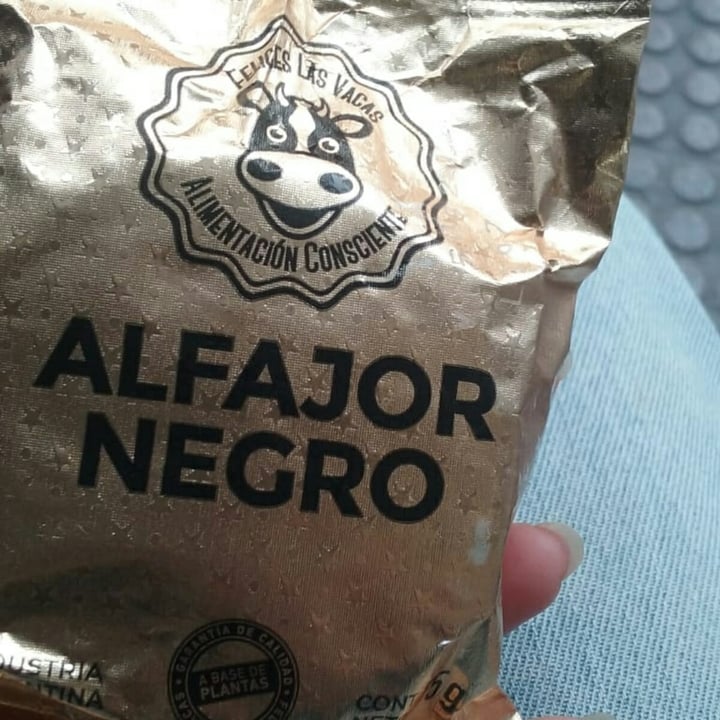 photo of Felices Las Vacas Alfajor Negro shared by @melanimedina on  30 Jun 2020 - review