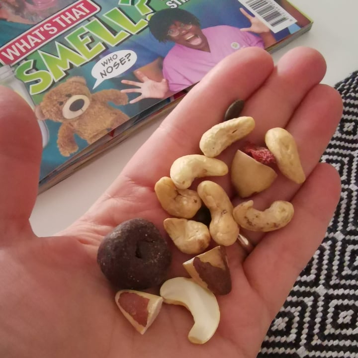 photo of Nature's Heart Cashew Goji & Chocolate Goldenberry Mix shared by @brunella1 on  06 May 2022 - review