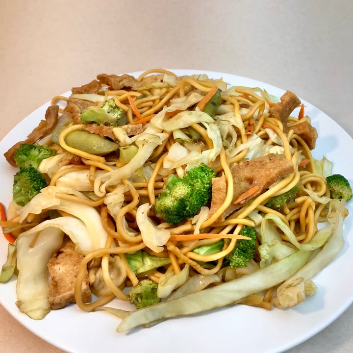 photo of Van Hanh | Vegetarian Restaurant Chow Mein (Mì Xào) shared by @pdxveg on  24 Aug 2021 - review