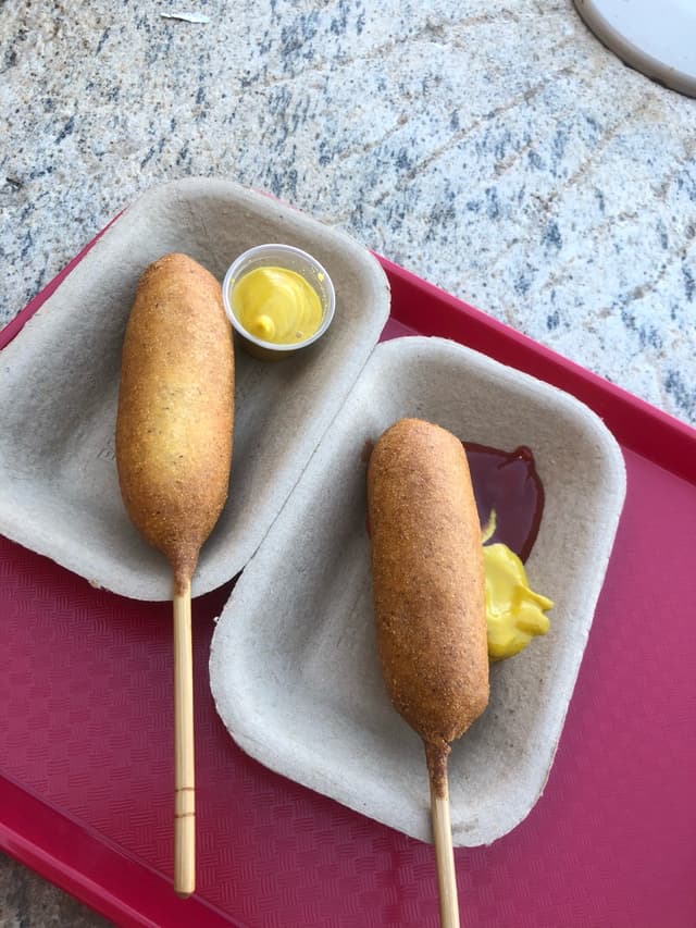 菜肴“Vegan Corn Dogs”的照片