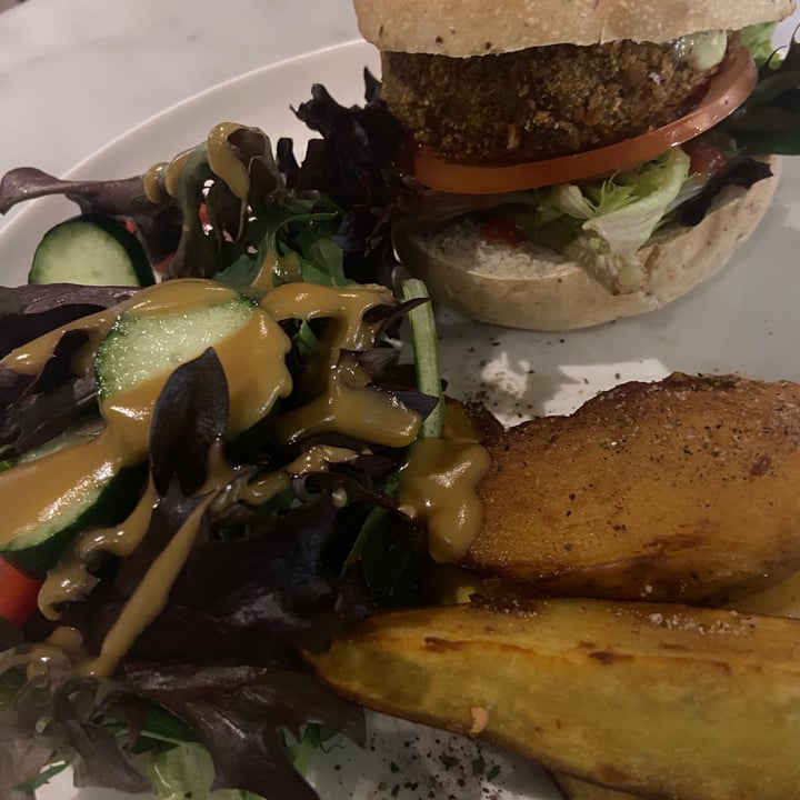 photo of Real Food Lentil Quinoa Burger shared by @azrarauff on  29 Nov 2020 - review