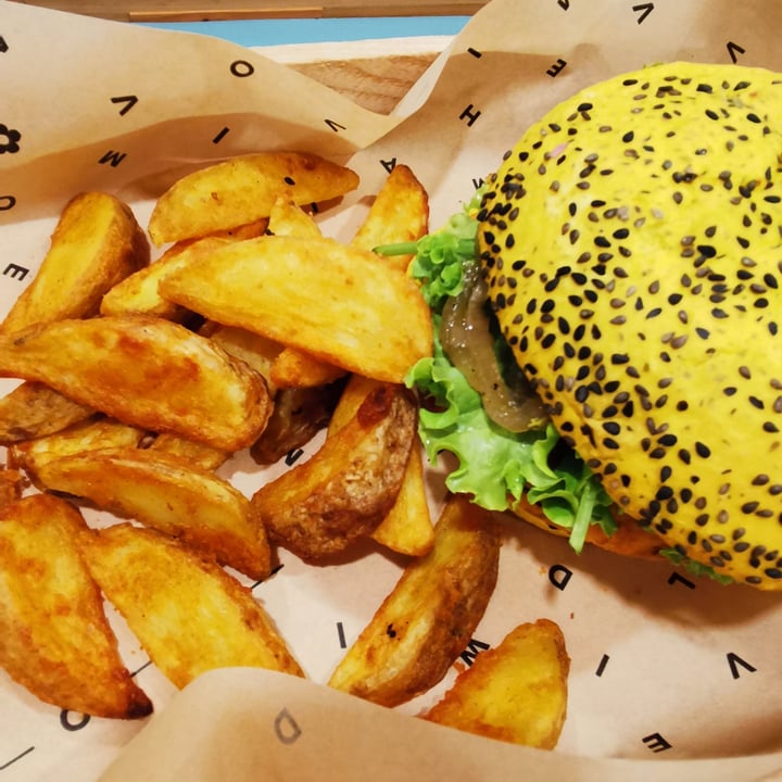 photo of Flower Burger Spicy cecio shared by @dani1998 on  13 Jul 2022 - review