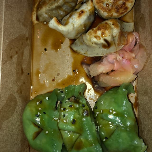 菜肴“Dim sum platter”的照片