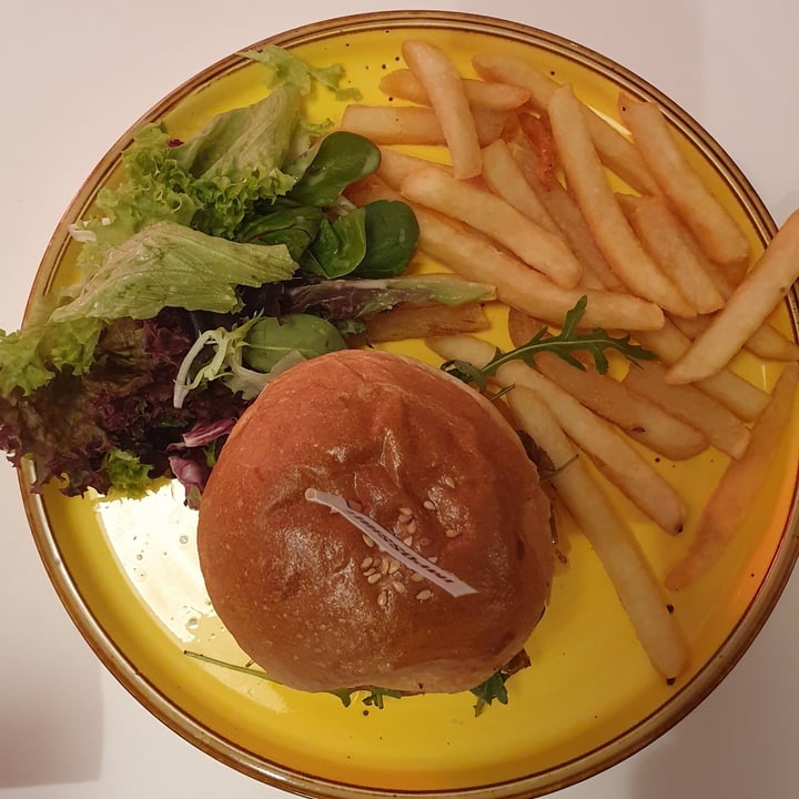 review photo of Privé Wheelock Plant-Based Truffled Mushroom Swiss Burger shared by @ravi-gopalan on 14 Feb 2021 - review