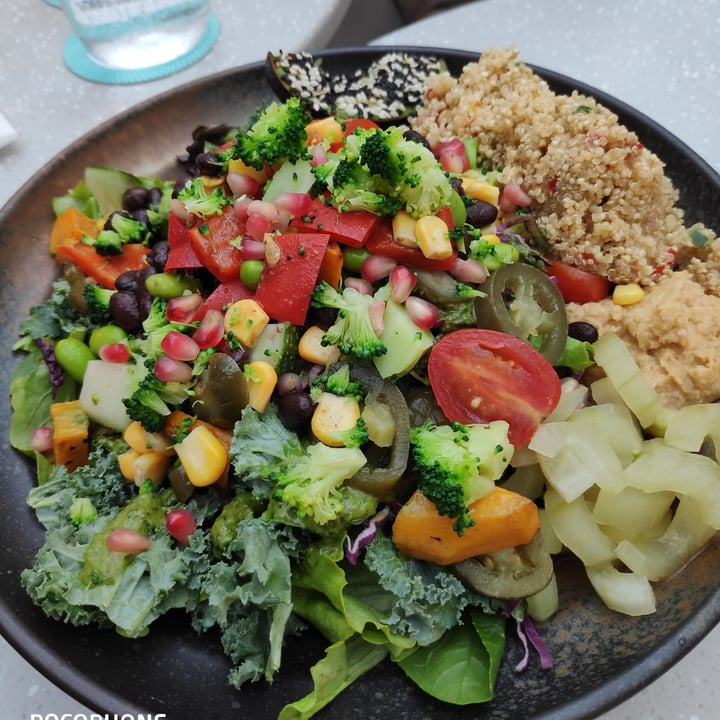 photo of Privé Jewel Changi Airport Tracy’s Favourite Salad shared by @simcharis on  18 Nov 2020 - review
